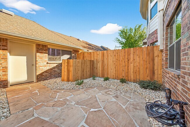 Building Photo - 17719 Brair Arbor