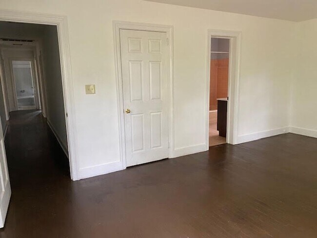 Building Photo - Rambling Brick Rancher with water views cl...