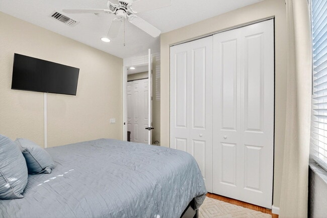 Building Photo - 1371 Vía De Pepi