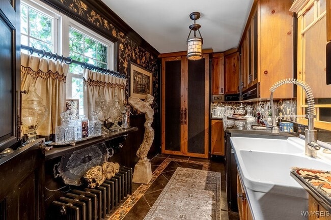 Building Photo - 72 N Long St