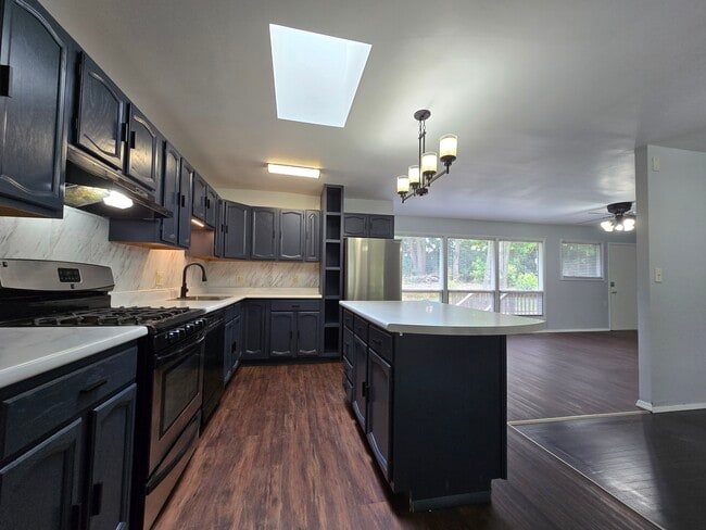 Building Photo - 1532 Surf Side Dr