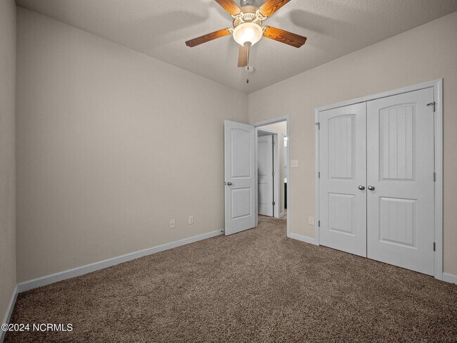 Building Photo - Holly Ridge Townhome Available!
