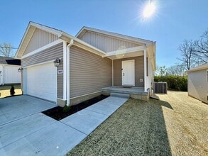 Building Photo - 5 Bed 3 Bath Home With Hot Tub In West Chester, OH