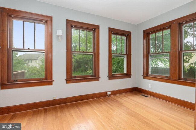 Building Photo - 1431 N Fillmore St