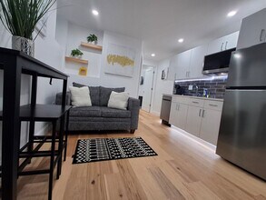 Building Photo - 17 Mt Pleasant Ave