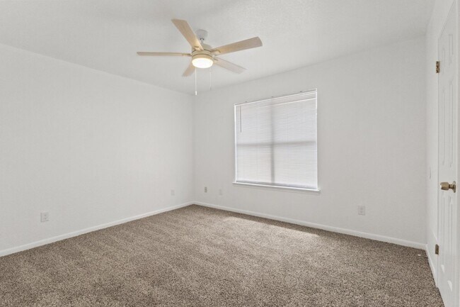 Building Photo - Close to Fort Hood! Town Home featuring 2 Bedrooms, 1.5 Baths, and 1 Car Garage