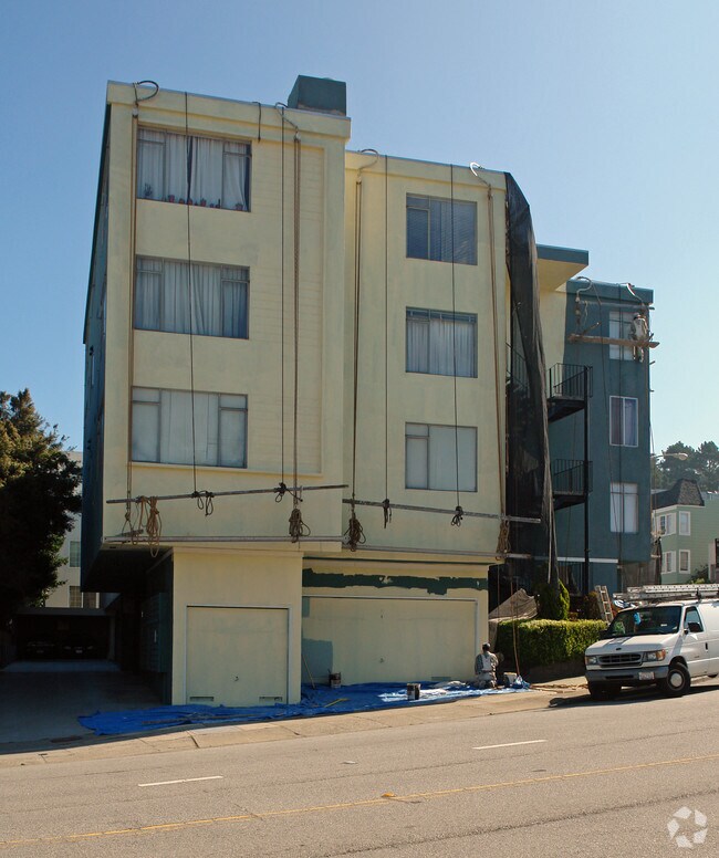 Building Photo - 838 Anza St