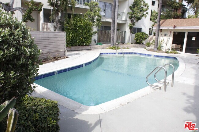 Building Photo - 10240 Camarillo St