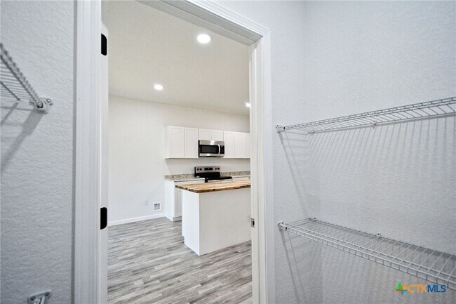 Building Photo - 1234 Clearcreek Dr