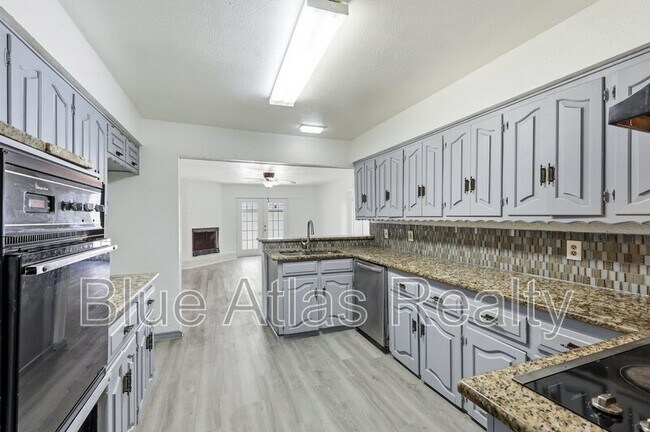 Building Photo - 7747 Dentcrest Dr