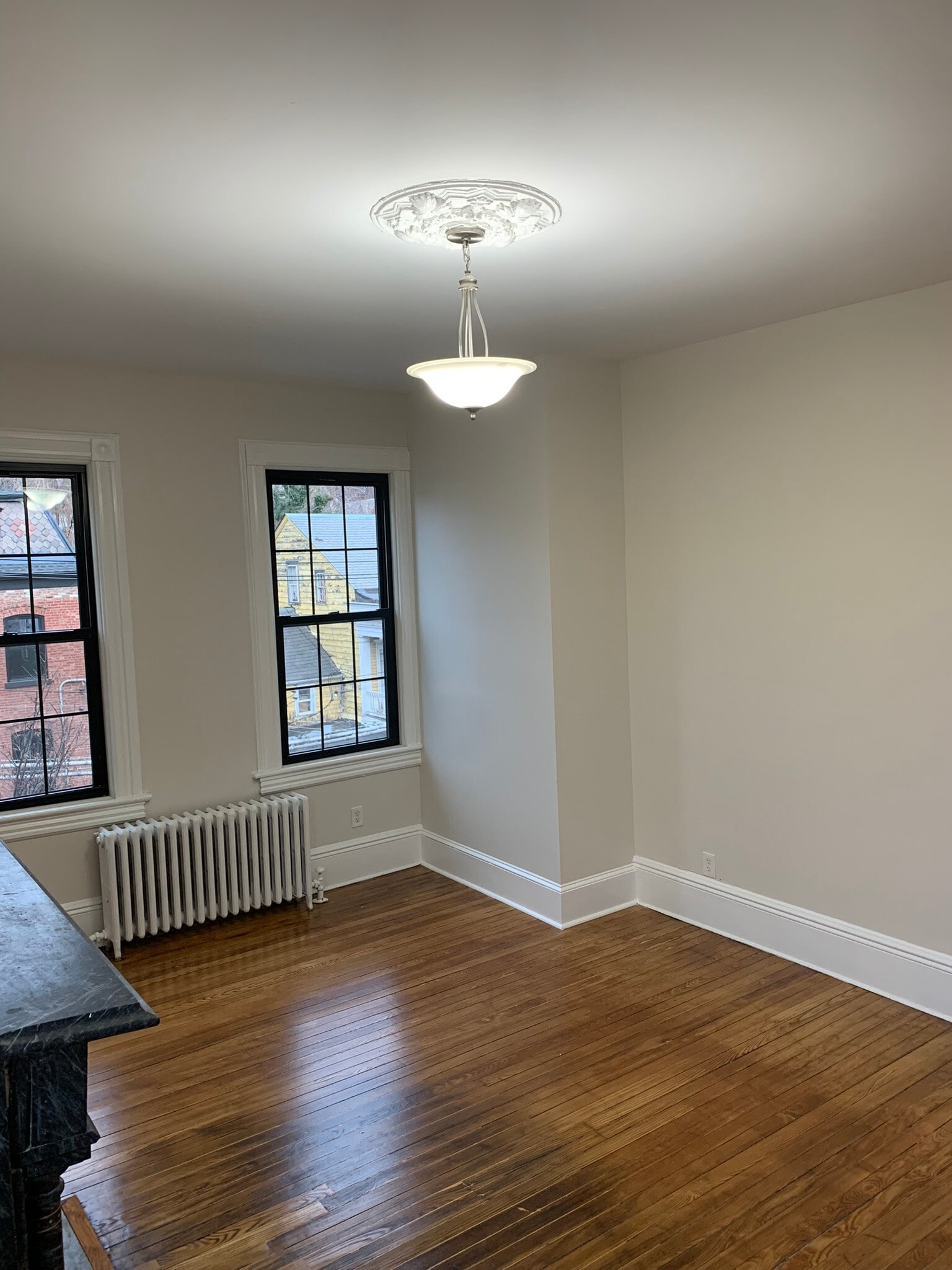 Building Photo - 393 Van Duzer St