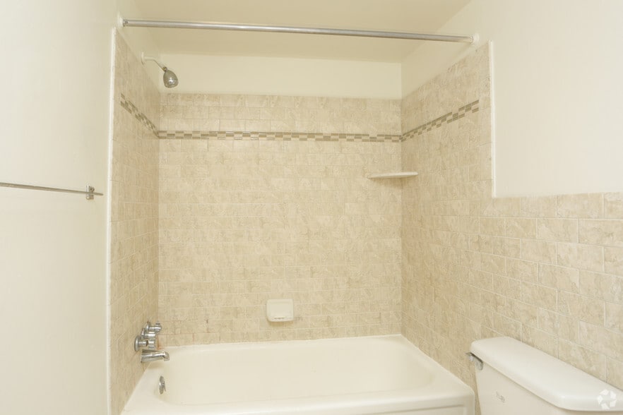 436 S. Lansdowne Ave - Ridgeway Court Apartments