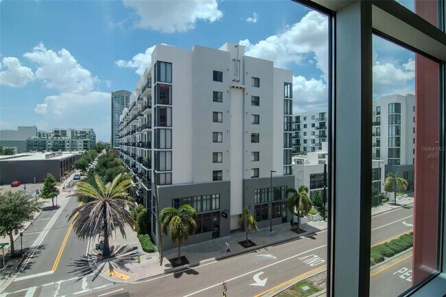 Building Photo - 1208 E Kennedy Blvd