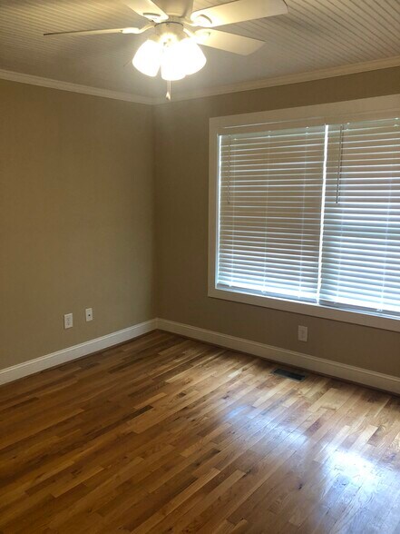 Building Photo - 206 Lake Sylvia Rd