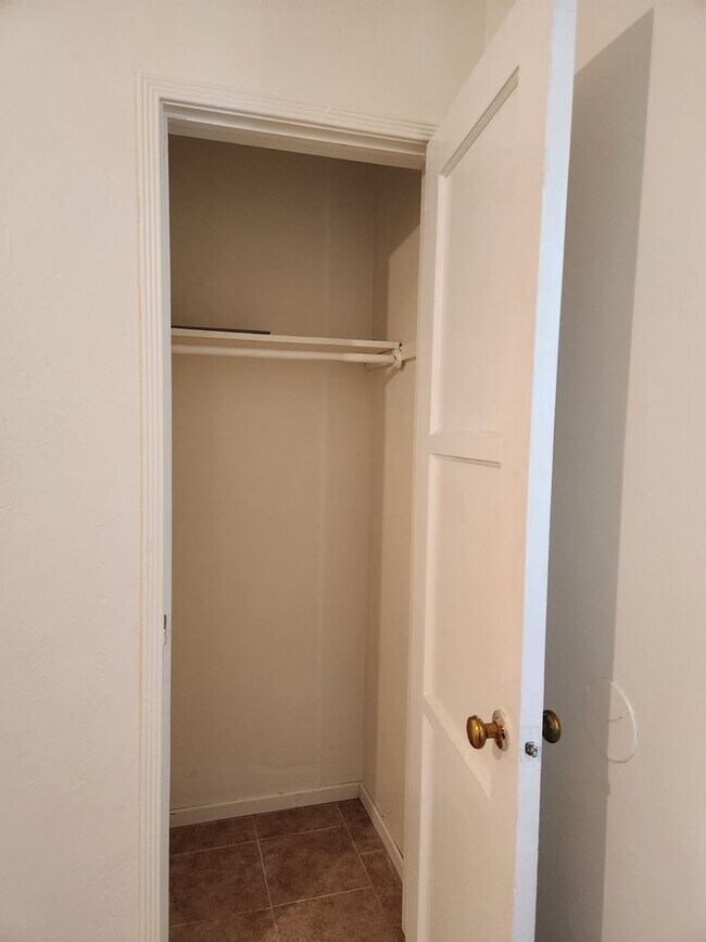 Building Photo - Bryant