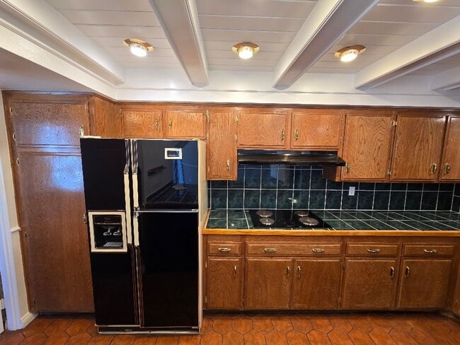 Building Photo - A Fabulous 3 Bedroom Townhome Centrally located.