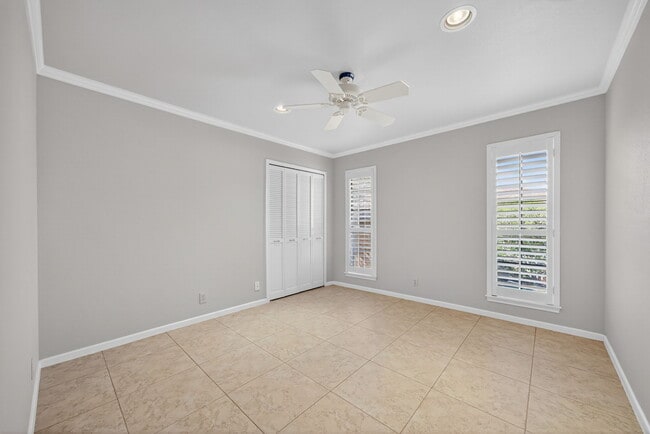 Building Photo - 2318 Park Cir