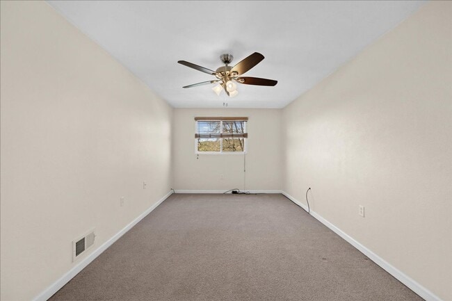 Building Photo - **Charming 2-Bedroom House with Modern Amenities in Beechview**