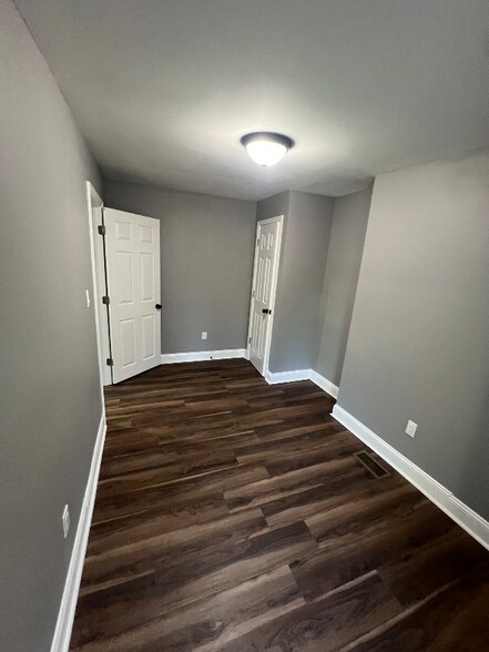 Building Photo - 547 High St