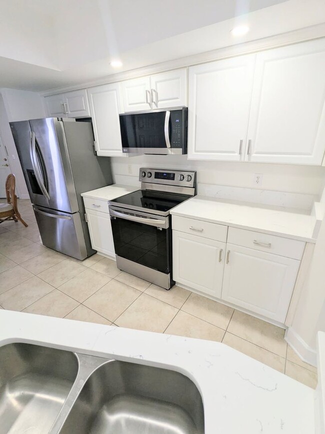 Building Photo - Ocean Front Fully Furnished