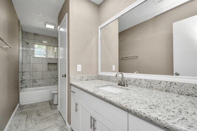 Building Photo - 13734 Cologne Dr