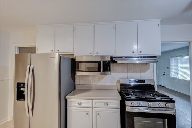 Building Photo - 3263 Bilglade Rd