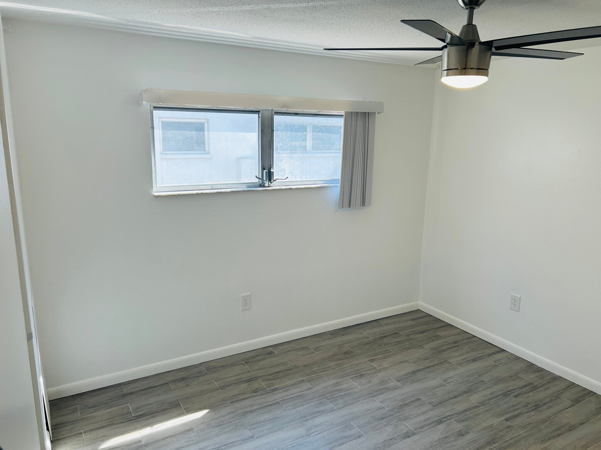 Building Photo - 4035 S School Ave