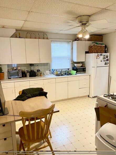 Building Photo - 160 Otis St