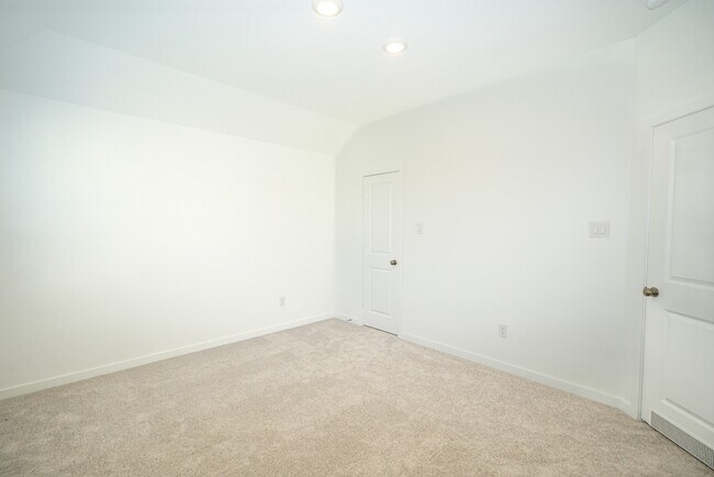 Building Photo - 6403 Periwinkle Blossom Ln