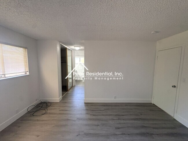 Building Photo - 2bd/2ba Rancho Cordova Updated Duplex With 1 Car Garage!