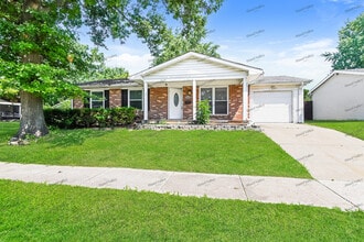 Building Photo - 2165 Kingsford Dr
