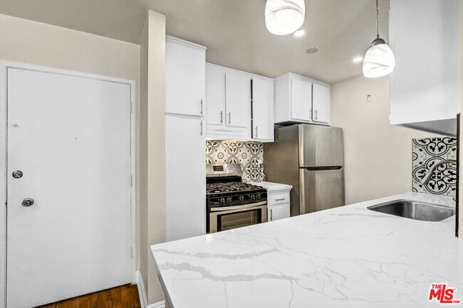 Building Photo - 18620 Hatteras St