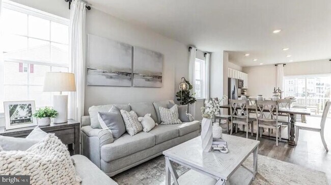 Building Photo - 273 Macoun Way