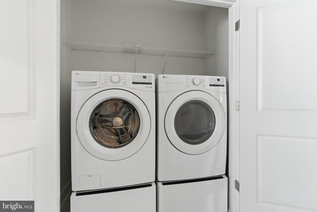 Building Photo - 1715 Water Xing Rd