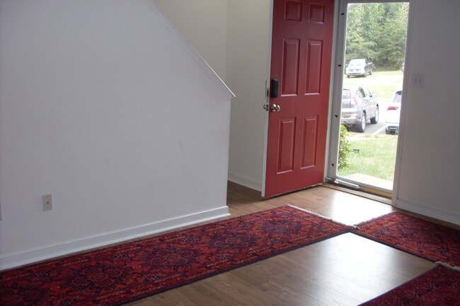 Building Photo - Beautiful Townhome in Stone River