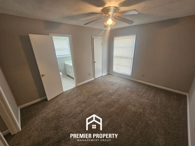 Building Photo - 3373 S Mendenhall Rd