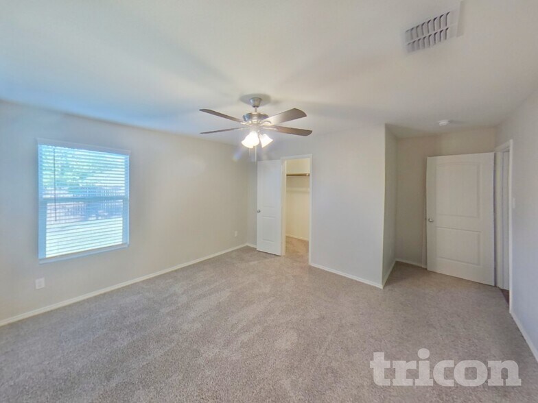 Building Photo - 746 Bayonet St