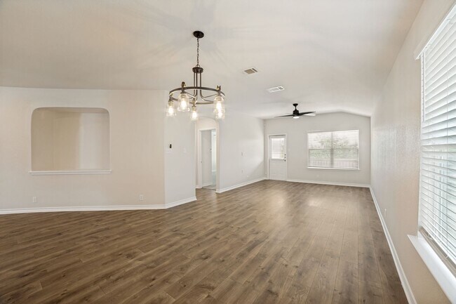 Building Photo - Welcome home to this 4/2/2 nestled in Whisper Falls
