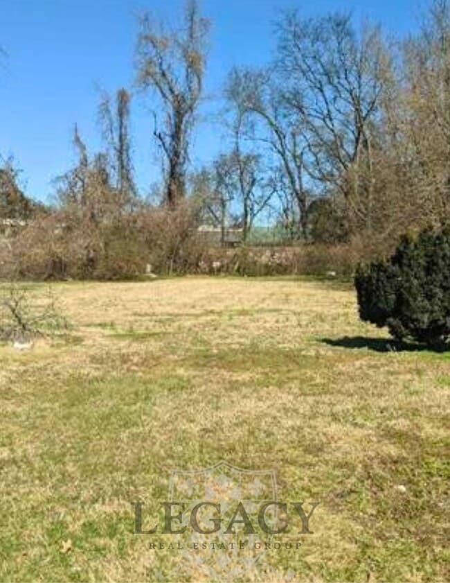 Building Photo - 210 W Lokey Ave