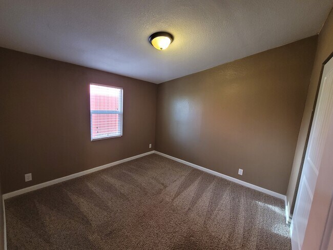 Building Photo - 11665 Blaney Rd S