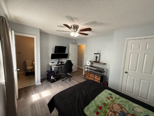 Building Photo - Rental Home Avail off of Gum Branch!