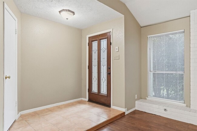 Building Photo - 21739 Park Bend Dr