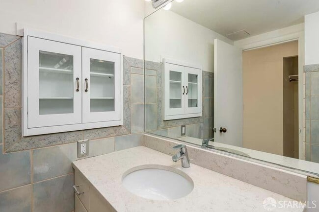 Building Photo - 900 Bush St