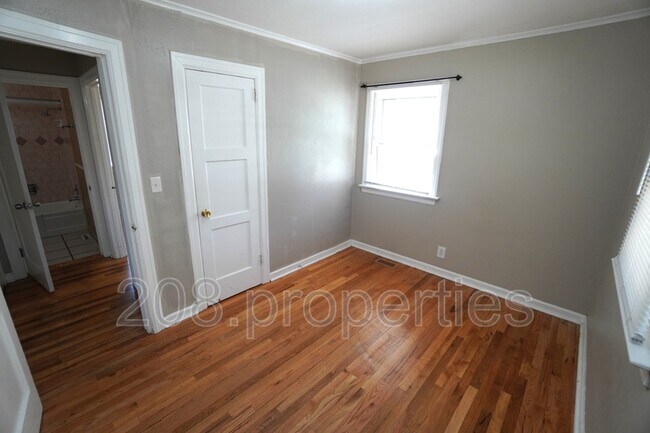 Building Photo - 1200 S Vermont Ave