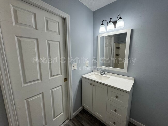 Building Photo - 94 Quiet Woods Rd