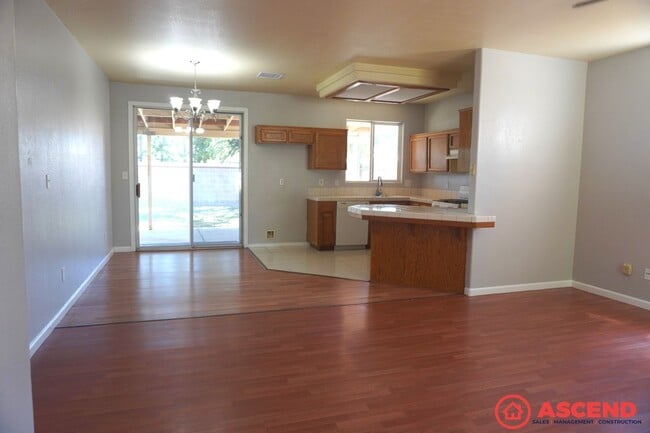 Building Photo - Beautiful home located in the Northwest!