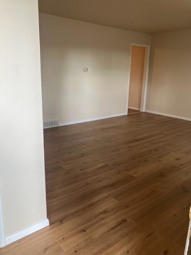 living room, from front foyer - 5390 King Ct