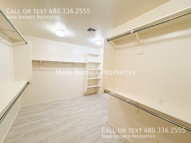 Building Photo - 3546 N Los Alamos