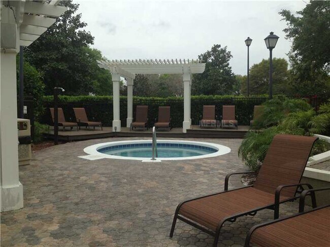 Building Photo - WATERFORD LAKES: 2bed/2bath on the 3rd flo...