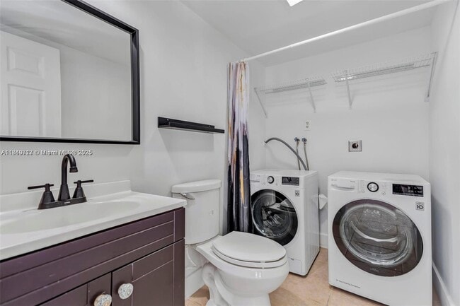 Building Photo - 2551 Camelot Ct